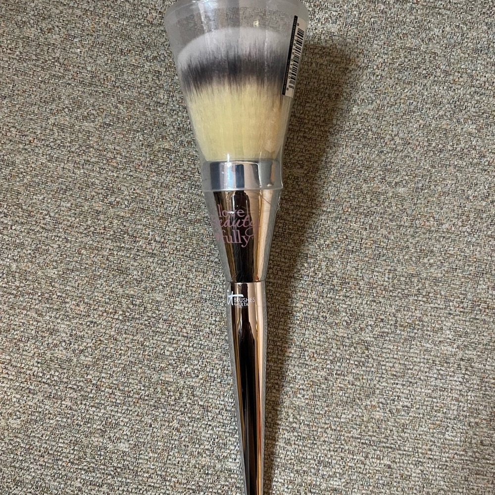 It Cosmetics Love Beauty Fully All Over Powder Brush 211